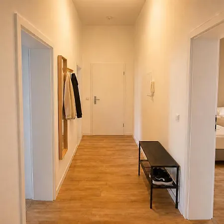 Apartment Geraeumiges 4-zimmer-apartment - 8 Boxspringbetten, Zentral, Kueche, Wifi, Self Check-in Bitterfeld-Wolfen